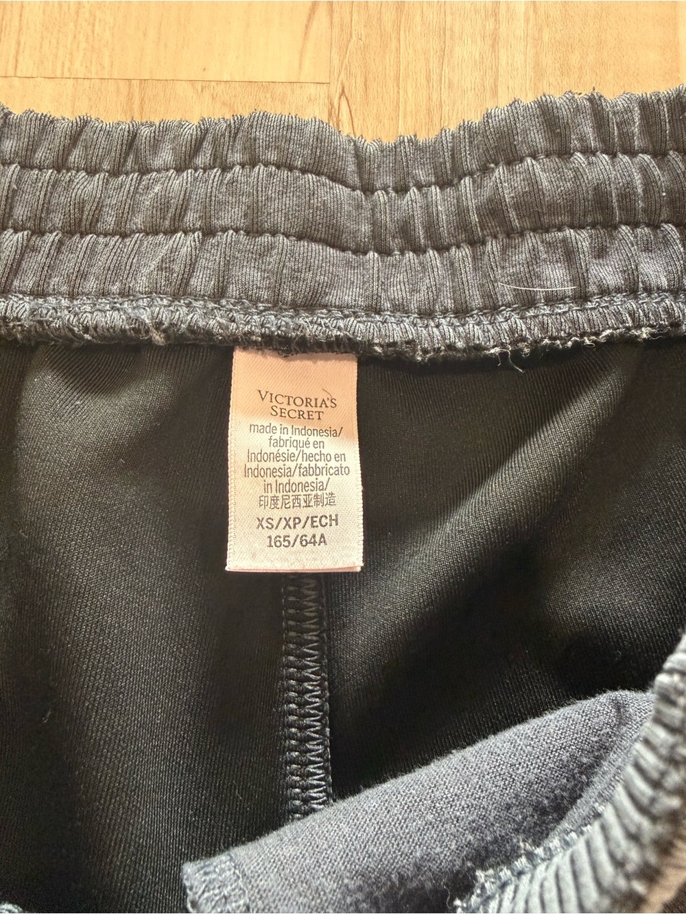 Victoria’s Secret Women’s Dark Gray Pull-On Athletic Shorts - Picture 3 of 4